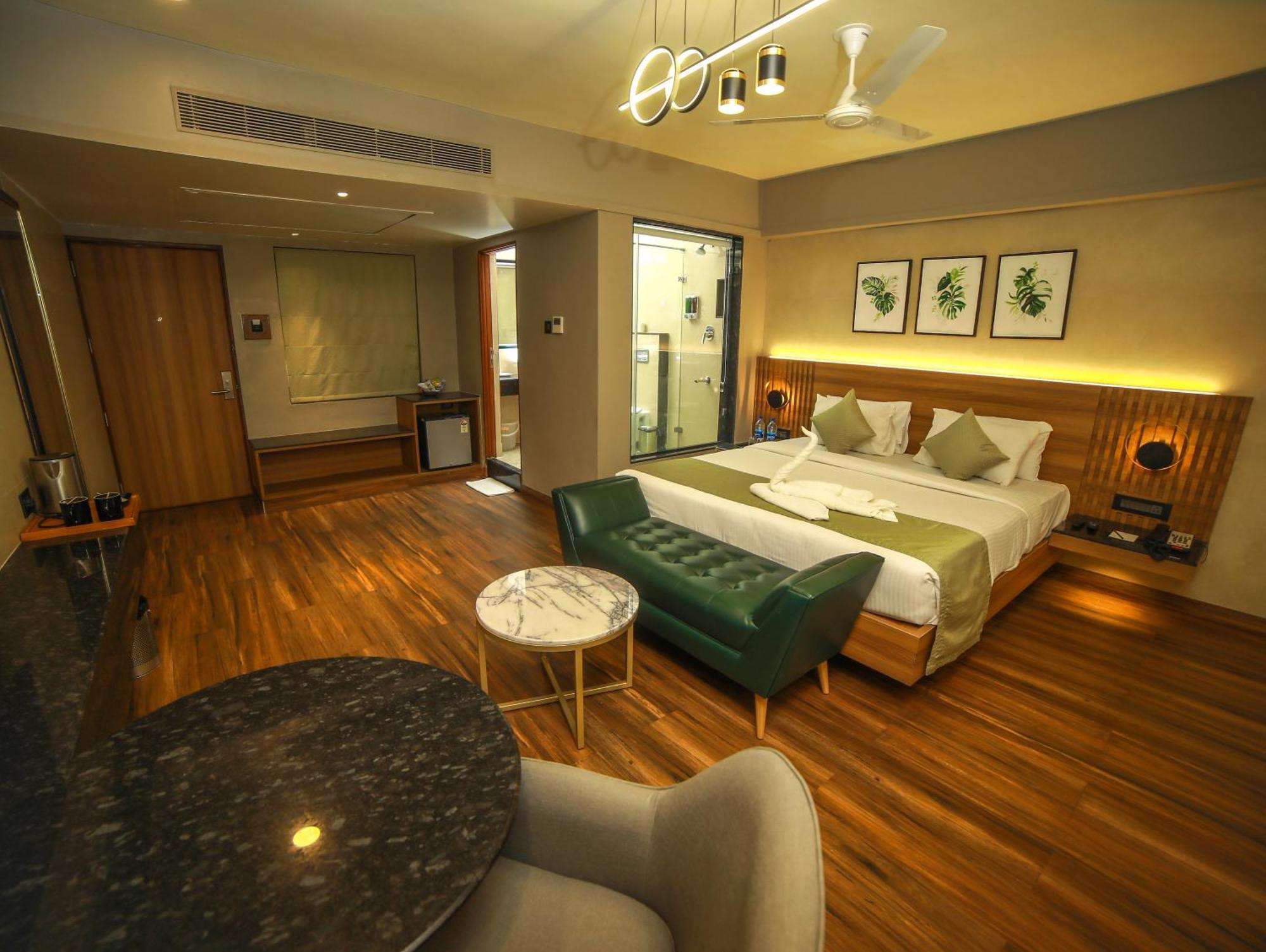 Suite with Balcony,1607226635:JPEG